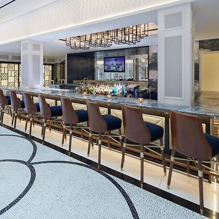 The London West Hollywood At Beverly Hills מראה חיצוני תמונה The bar at the hotel