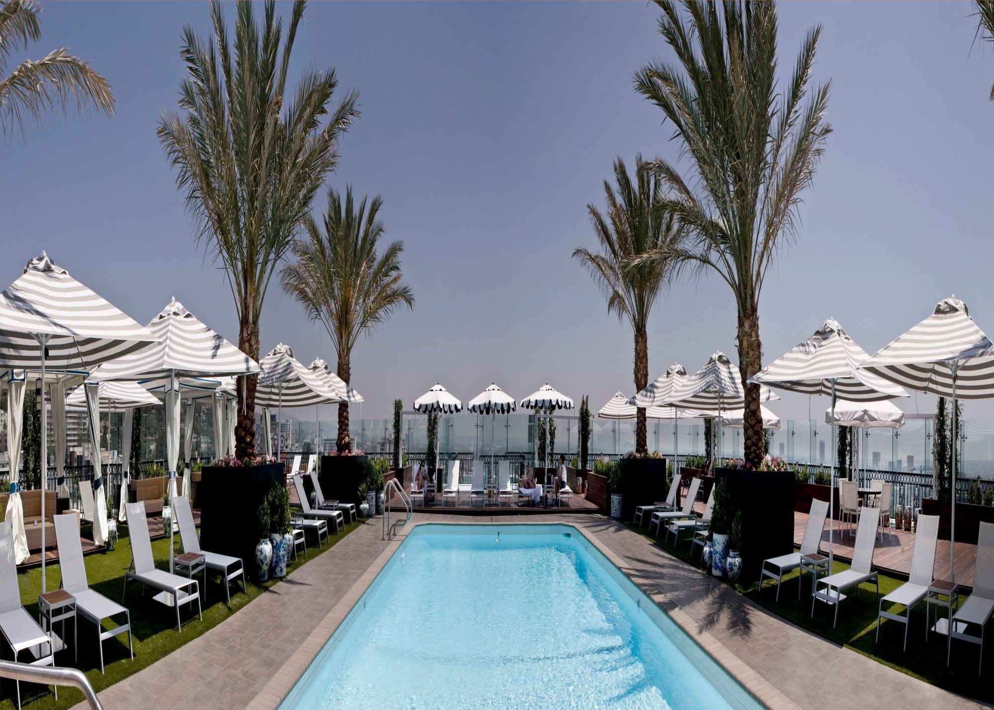 The London West Hollywood At Beverly Hills מראה חיצוני תמונה The pool at the Standard, Hollywood