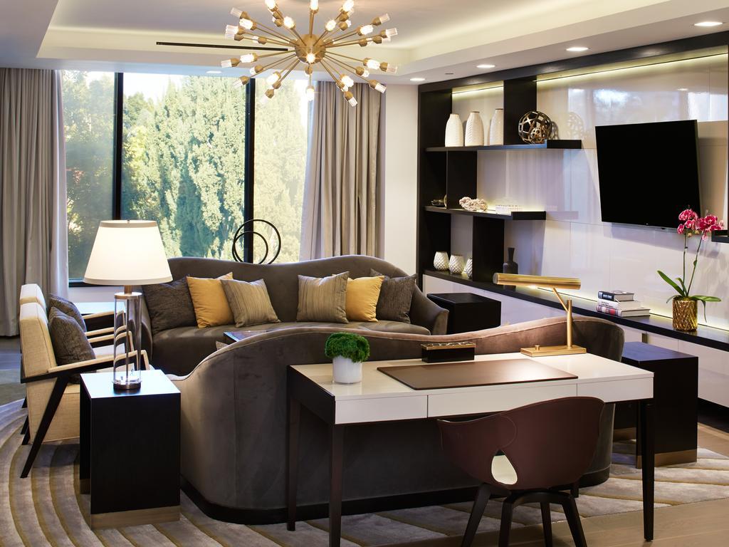 The London West Hollywood At Beverly Hills מראה חיצוני תמונה A living room at the Ritz-Carlton, Tysons
