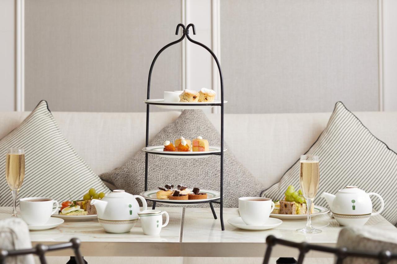 The London West Hollywood At Beverly Hills מראה חיצוני תמונה A three-tiered cake stand