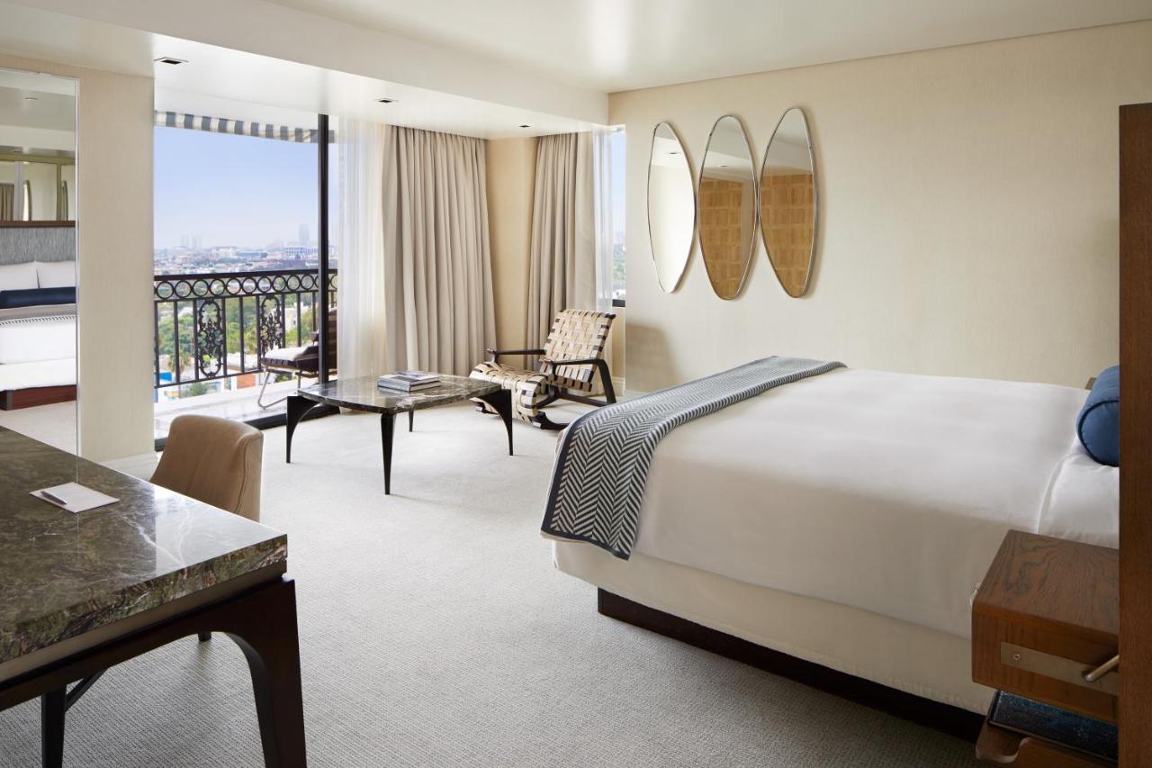 The London West Hollywood At Beverly Hills מראה חיצוני תמונה A guest room at the Four Seasons Hotel