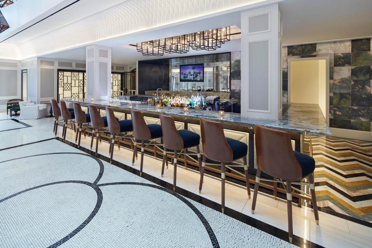 The London West Hollywood At Beverly Hills מראה חיצוני תמונה The bar at the hotel